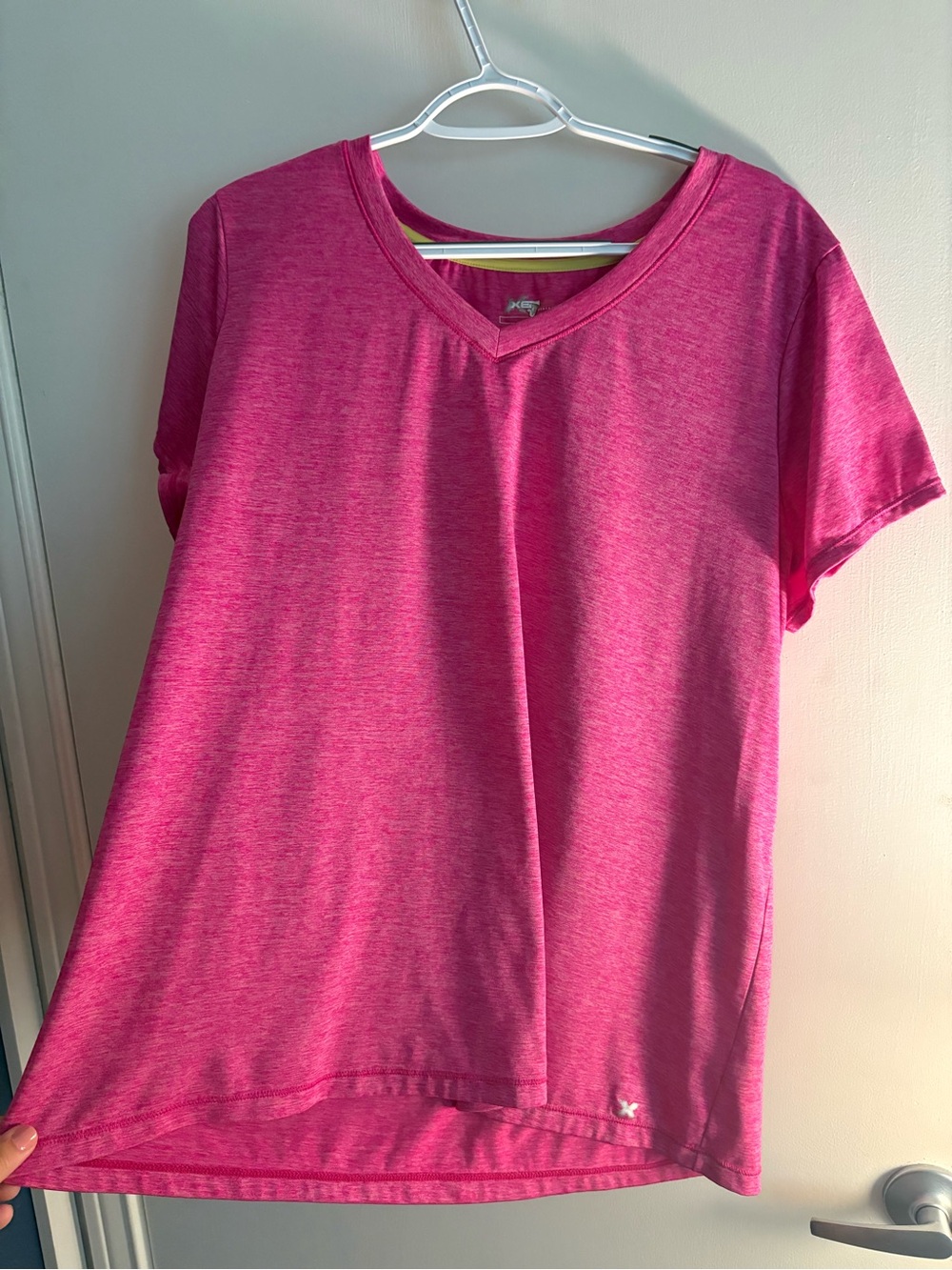 Xersion Women's V-Neck Tee in Heather Magenta